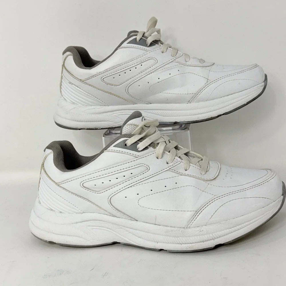 Athletic Works Mens 8.5 White Walking Sneakers MNAW22JT001 Chunky Dad Shoes